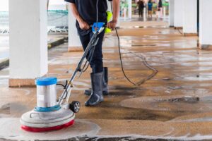 Pulizia di piazzali esterni e aree industriali: efficienza, sicurezza e qualità
